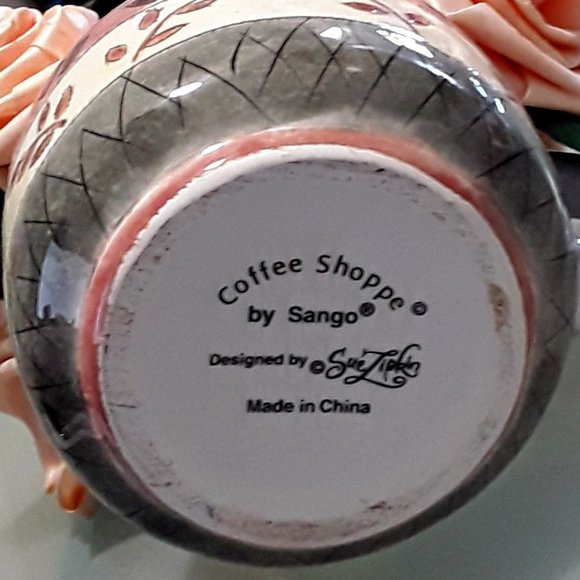 SANGO Ceramic Milk, Cream or Syrup Pitcher with free peach tone satin roses - Picture 4 of 5